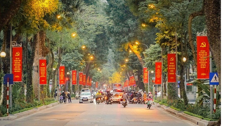 首都河内张灯结彩 喜迎越共十三大（组图）