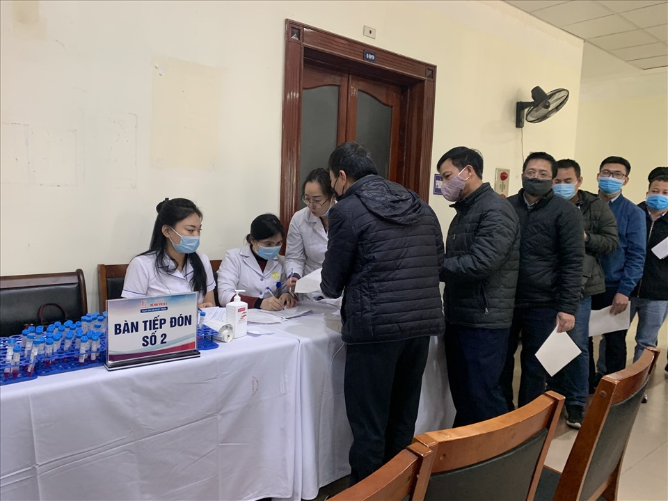 在越共十三大现场作业的记者将进行新冠病毒核酸检测