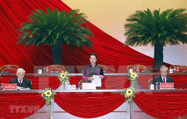 越共十三大主席团由17名同志组成