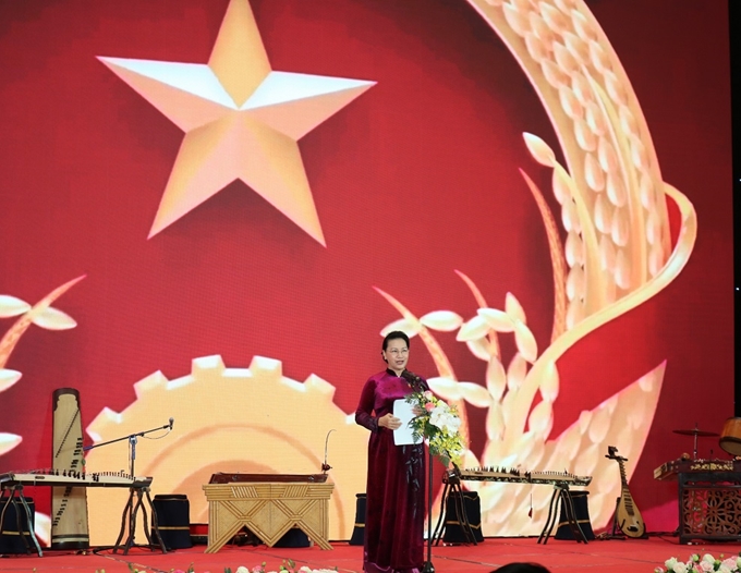 越南国会75周年：与民族密切同行