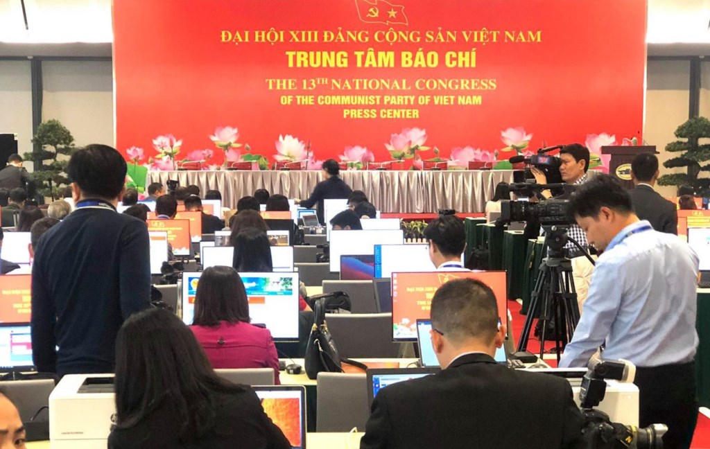 数百名记者进行越共十三大采访报道（组图）