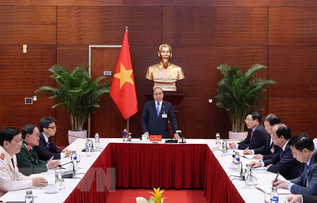 阮春福总理在越共十三大会议厅召开关于防控新冠肺炎疫情的紧急会议