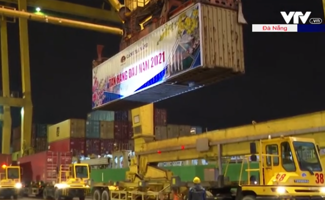 岘港仙沙港迎来辛丑年第一批3艘集装箱货船