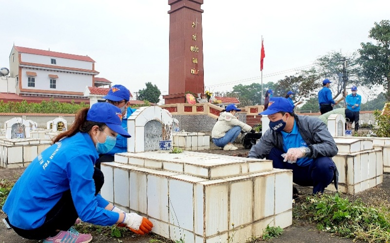 越南青年携手共建1500项青年工程 庆祝越共十三大圆满成功
