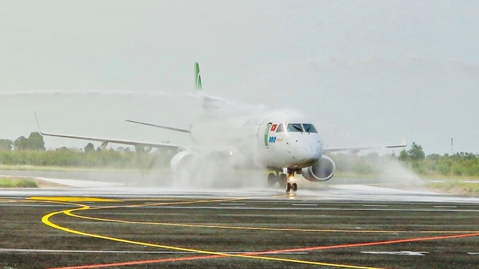 河内市至坚江省迪石市首条直飞航线正式开通