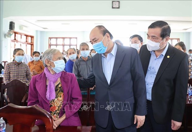 阮春福总理春节前走访慰问广南省优抚家庭和困难群众