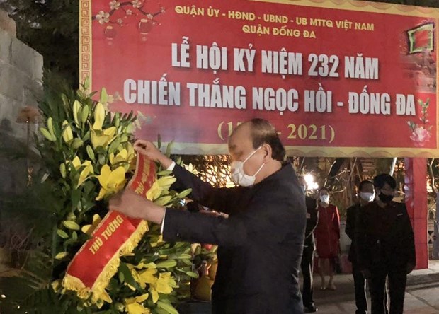 政府总理阮春福为民族布衣英雄光忠阮惠上香