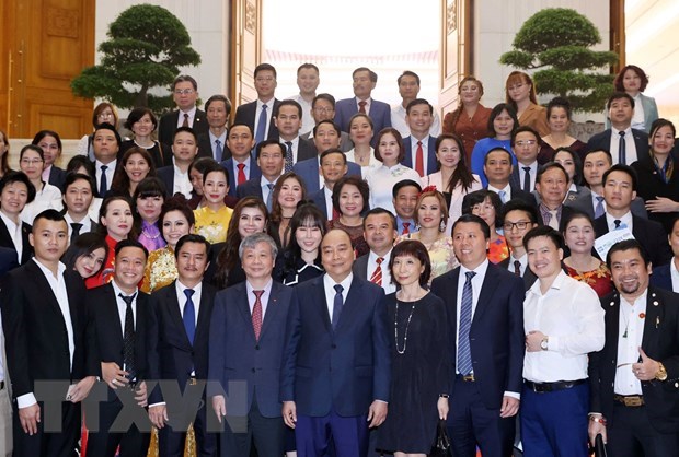 阮春福总理：政府一直与企业并肩同行