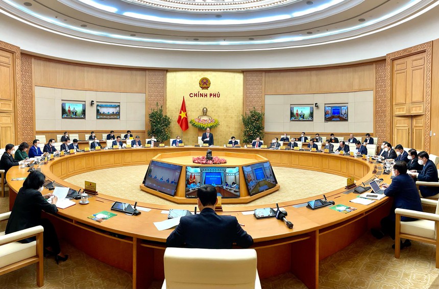 越南政府总理阮春福主持召开2月份政府工作例会