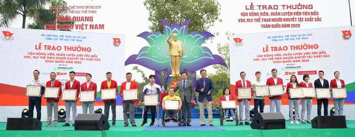 2020年模范运动员和教练员表彰仪式隆重举行