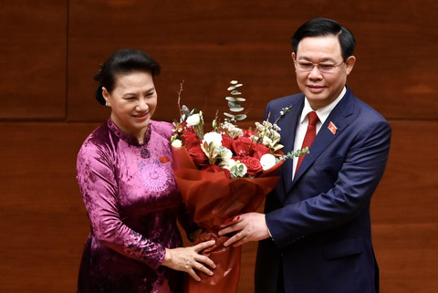 王廷惠同志宣誓就任越南社会主义共和国国会主席