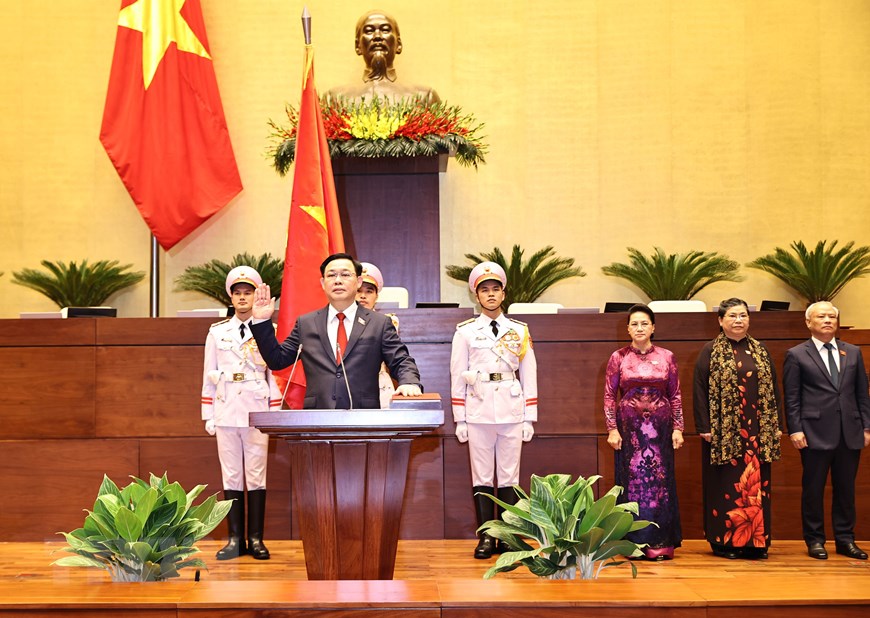 新任国会主席王廷惠宣誓就职（组图）