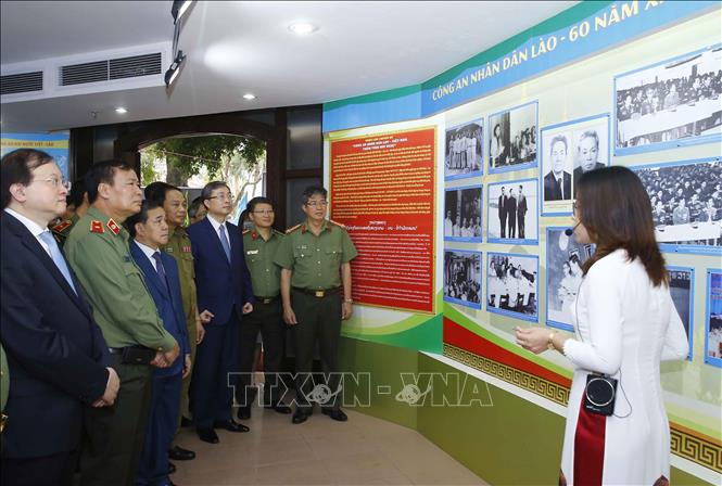 老越人民公安—友谊深深”展览会举行