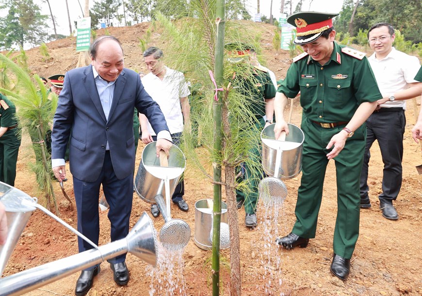 国家主席阮春福出席“永远铭记胡伯伯功劳”植树节启动仪式