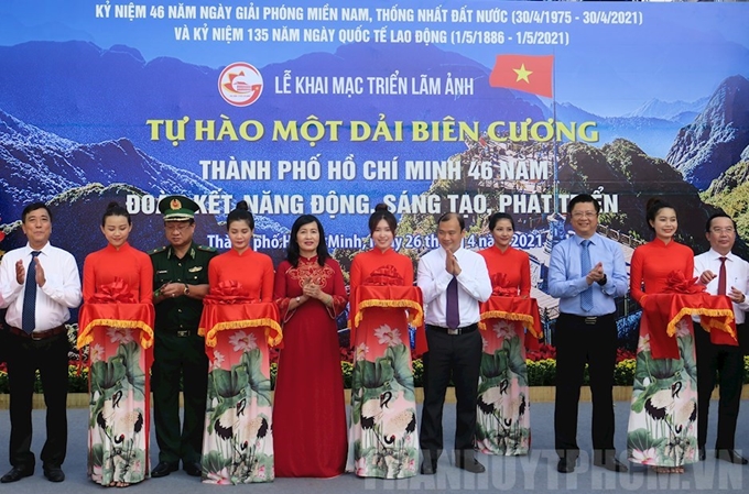 “为边疆而自豪”摄影展在胡志明市开展
