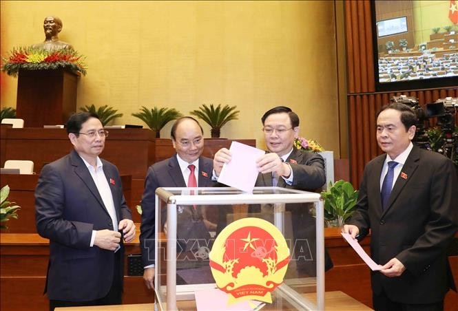 越南国会通过关于免去邓氏玉盛的国家副主席职务的决议