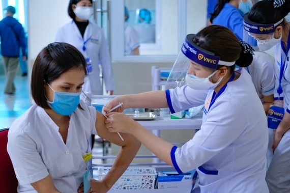 新冠肺炎疫情：全国新冠疫苗接种人数达逾5 5万