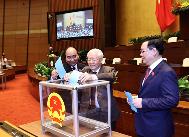第十四届国会第十一次会议：国会通过关于免去政府总理职务的决定
