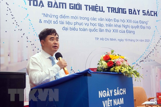 推介服务于学习越共十三大决议的书籍和资料