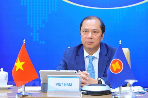 为东盟与中国促进所有领域的合作注入动力