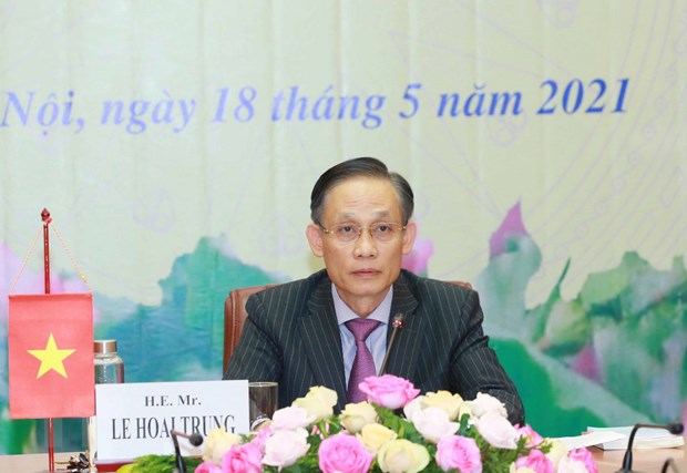 越南通过视频会议向柬埔寨人民党通报越共十三大结果