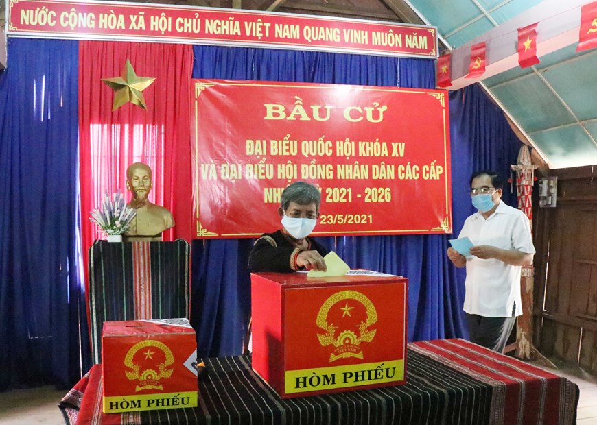 全国多地踊跃参加换届选举