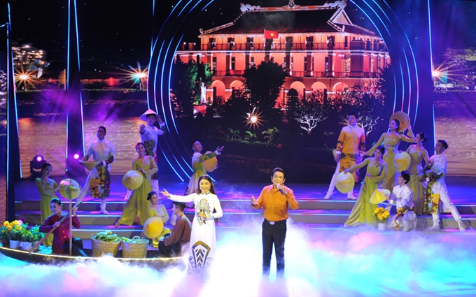 庆祝选举取得圆满成功的艺术晚会在胡志明市举行