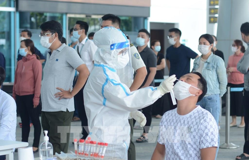 岘港市为各高科技园区劳动者进行新冠病毒检测