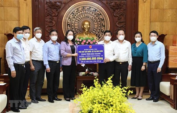 国家副主席武氏映春走访慰问和检查北宁和北江两省的防疫工作