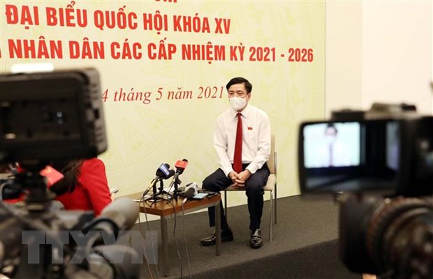 全国人民的民族自豪感和团结精神及对党和国家的信心不断提高