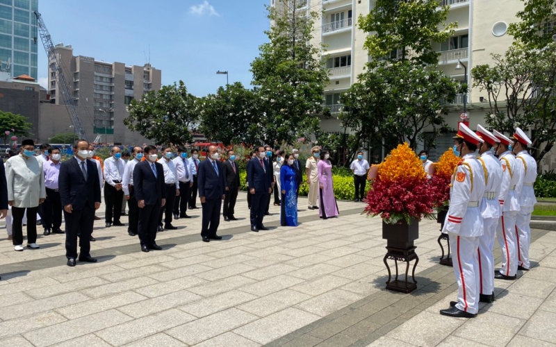 胡志明主席诞辰131周年纪念活动举行