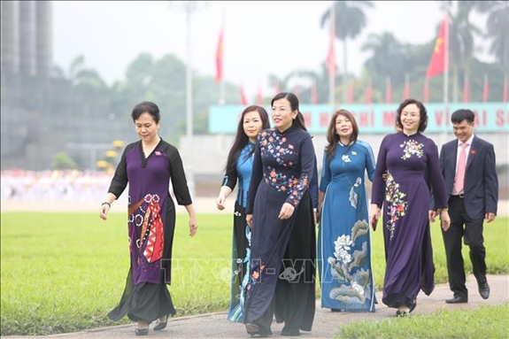 女民选代表为国家的发展作出积极贡献