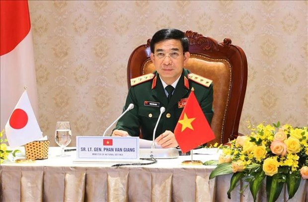 越南国防部长潘文江与俄罗斯国防部长绍伊古通电话