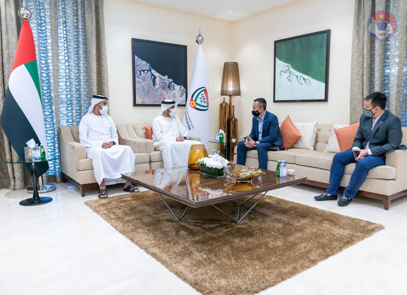 越南与阿联酋一致同意力推足球领域合作与发展