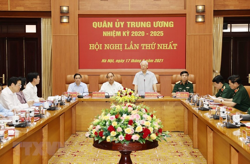 越共中央总书记阮富仲主持召开中央军委第一次会议