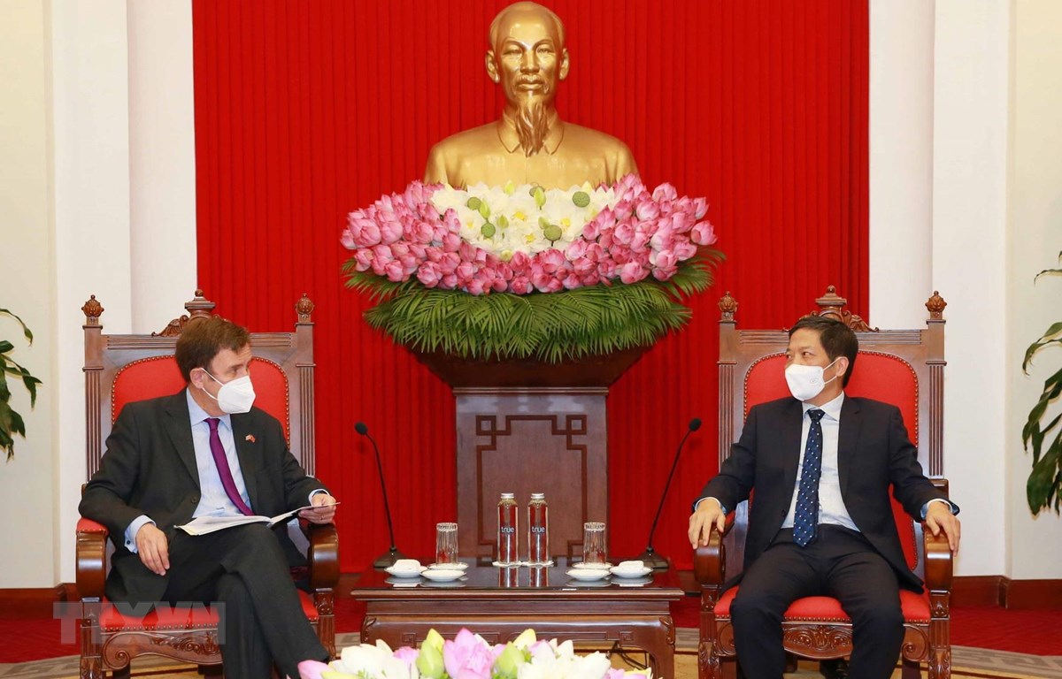 越共中央经济部长会见英国国际贸易部贸易政策国务大臣