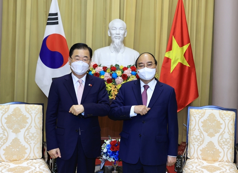 越南国家主席阮春福会见韩国外长郑义溶