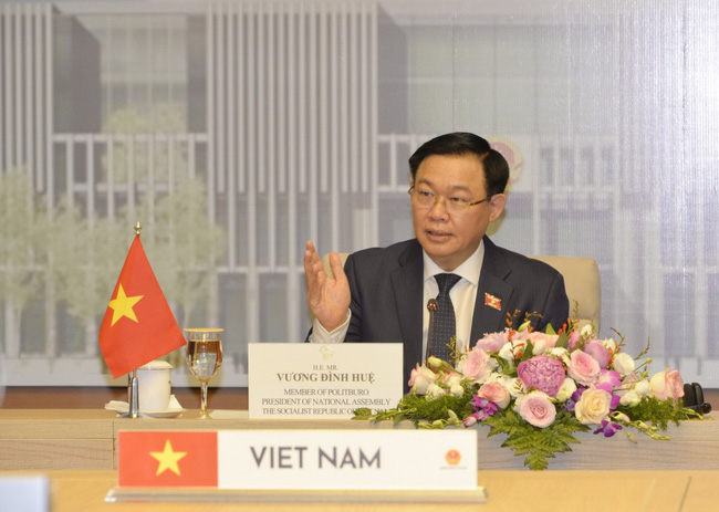 越南国会主席王廷惠与文莱立法委员会主席Abdul Rahman Taib举行视频会谈