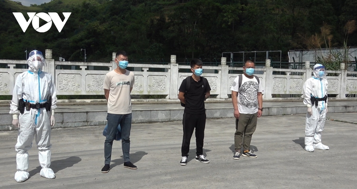 高平省向中国移交非法入境越南的公民