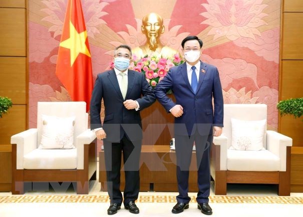 越南国会主席王庭惠会见菲律宾驻越南大使蒙特亚莱格雷