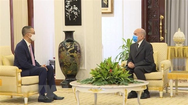 柬埔寨国王西哈莫尼会见越南驻柬大使武光明