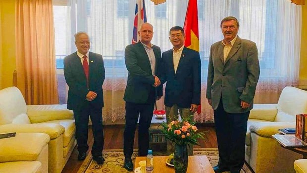 斯洛伐克共产党希望同越南共产党保持密切合作