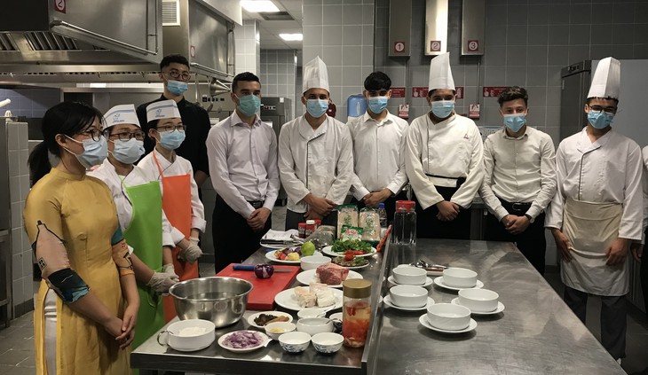 越南-阿尔及利亚美食文化交流：增进对彼此旅游文化的了解