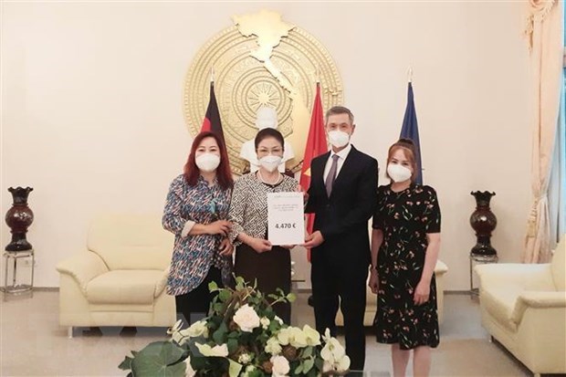 旅德越南人社群继续捐款支援国内抗疫