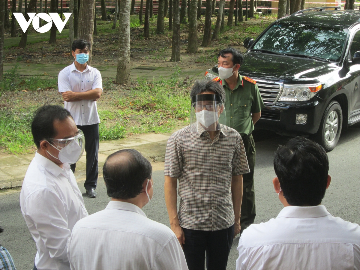政府副总理武德儋视察隆安省新冠肺炎疫情防控工作