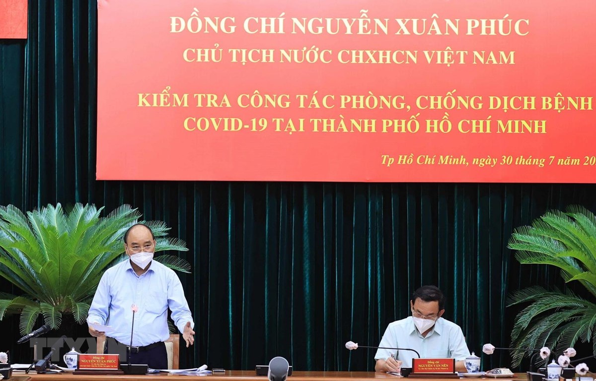 阮春福主席：胡志明市既要保持社交距离又要关注做好民生保障工作