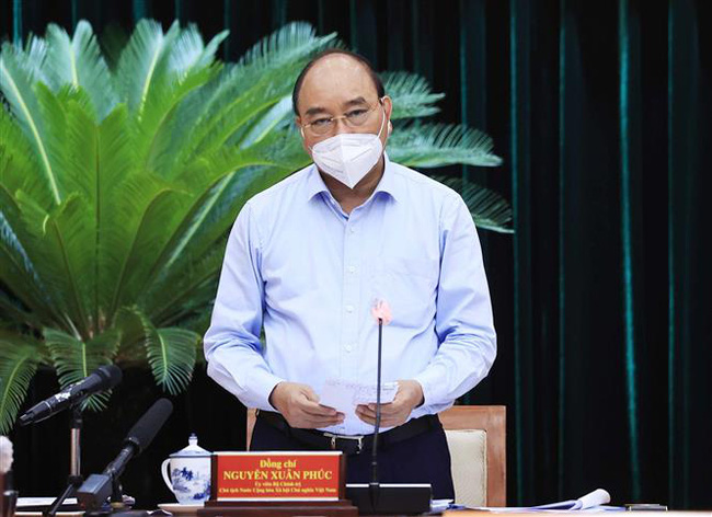 国家主席阮春福与胡志明市主要领导代表举行工作座谈