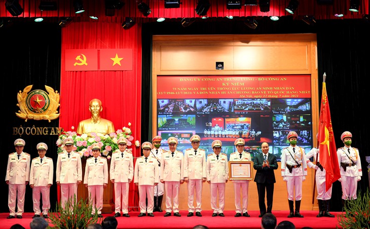 阮春福主席：国家安全力量应成为捍卫和发展国家的重要资源