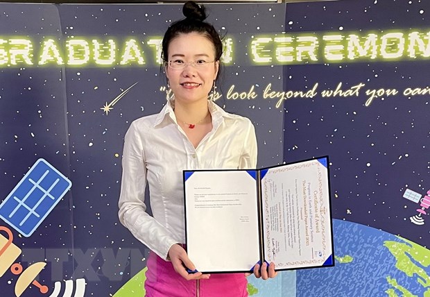越南女博士凭盐渍化研究项目荣获国际奖