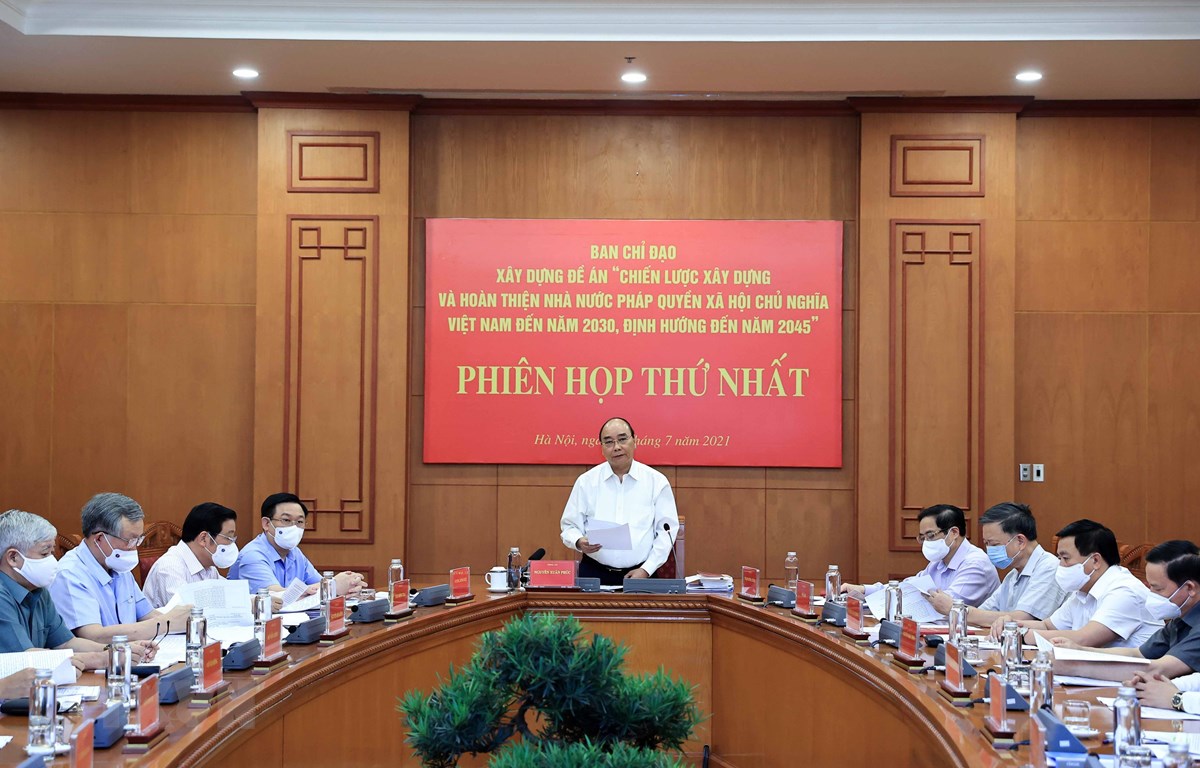 国家主席阮春福主持2030年越南社会主义法治国家建设和完善战略及2045年方向提案制定指导委员会第一次会议